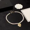 Vintage kolye kolye bakır wigh altın kaplama büyük alfabe c kalp cazibesi beyaz inci kadın takı partisi hediyesi için kısa zincirli gerdanlık