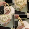 Esigner Clover Bangle Bracelet For Women 18K Gold Plated Fl Crystal Four Leaf Perlee Sweet Flower Cuff Valentine Party Gift With Drop Dh3Ij