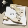 Chinelos de verão mulheres sapatos mulher slides cristal bling brilho sólido couro metal fivela peep toe casual praia feminino