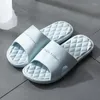 Pantoufles femme sandales maison pour femmes été semelle souple plage chaussures décontractées femme intérieur maison salle de bain douche piscine pantoufle