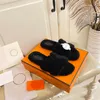 Slippers Designer Trendy Furry Sandals Ladies Fluffy Shearling Sheep Slides Wool Flats Fuzzy Soft Warm Slippers Winter Mules Shoes