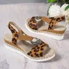 Sandálias moda leopardo impressão feminina 2023 decoração de metal cunhas sandalias mujer leve antiderrapante sapatos gladiador feminino