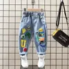 Jeans jongensbroek lente en herfst bedrukte kinder losse westerse stijl jongens casual broek 230830