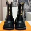 2023-Plataforma Bota de tobillo Cuero de becerro negro Cremallera trasera Suela de goma de gran tamaño Otoño Invierno Nuevo Estilo delantero redondo Botas de diseñador para mujer