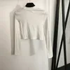 新しいレディースクロップドジャンパーレターTシャツトップファッション秋の長袖プルオーバーTシャツ女性高級デザイナーコットンホワイトブラックティー女性服