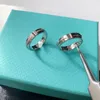 2024 TOP Luxurys Desinger Ring Bague simple pour femmes Design Sense Sterling Silver Ladies Classic Diamond Rng Anneaux Cadeau d'anniversaire Bon avec logo et boîte