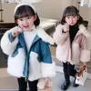 W dół płaszcz małe dziewczynki futra kurtki zima niebieska różowa sztuczna skóra z luksusowymi ubraniami maluch eleganckie dziecko ciepłe odzież wierzchnią 2 3 4 5 7 9t