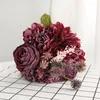 Fiori decorativi Romantico fiore artificiale Matrimonio Sposa Tenendo bouquet Home Room Decor Po Puntelli Vintage Fake Rose Euro Style