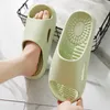 Pantoufles de Massage des pieds à semelle souple EVA pour femmes et hommes, diapositives confortables, salle de bain à domicile, sandales de plage pour Couples, chaussures décontractées d'été