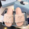 Zapatos de mujer Zapatillas de diseñador de moda Diapositivas para mujer Piel Plataforma de alta calidad Diapositiva de lana Zapatilla de felpa deslizadores clásicos Etiqueta triangular