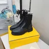 Nuovi stivali Stivaletti firmati Desert per le donne Scarpe classiche Moda Stivali invernali in pelle Tacco grosso Scarpe da donna002