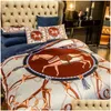 Sängkläder sätter lyxig vinterhöstdesigner Veet Queen King Size Duvet er Bed Sheet Pillows Fashion Retro Designers Comporter Drop Dh7ur