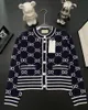 Suéteres Mulheres Designer Sweater Cashmere Polo Knit Sweater Double Letter Button Up Camisa Clássica Carta Imprimir Regular Ladies Outer Wear Grosso Tamanho R5il #