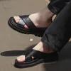 Pantoufles de loisirs pour hommes, semelles épaisses à bretelles croisées, vêtements d'extérieur décontractés en cuir souple, été, homme d'âge mûr, augmentation de la taille, chaussures de plage