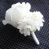 Flores decorativas 1 pieza Flor de rosa blanca Hombre Corsage Novio Padrino de boda Traje de fiesta Hombres Boutonniere Prom Pin Broche Solapa