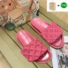 Nya designer tofflor pool kudde lägenheter komfort präglade mulor sandaler män kvinnor skor koppar ros rosa gul sommarstrand glider lyxiga tofflor mode sandal