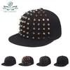 Casquettes de balle DT 2023 Casquette de mode Femmes Hommes Style Punk Protection solaire réglable Matériel de coton Rivet Décoration Casual Party Beach