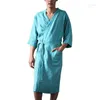 Mäns Sleepwear Vintage Spring Summer Men Robes Par Nightrown Bathrobe Cotton and Linen Thin Cardigan Thr-quarter Slve Robe Pyjama Pijama