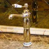 Grifos de lavabo de baño Grifo de cobre Lavabo de un solo orificio Estilo europeo y mesa arcaística de agua fría dorada