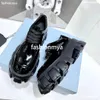 Chaussures de créateurs Monolith Mocassins Femmes Plate-forme en caoutchouc Noir Chaussures en cuir brillant Chunky Tête ronde Sneaker pointu Mocassins à fond épais 35-41