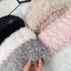 Ünlü marka mektubu Kakma kristal Beanie Cap Kadın Tasarımcı Takılmış Eğlence Spor Kafatası Kapakları Kış Peluş Peluş Örme Şapka Düz Renk Sıcak Moda Aksesuarları