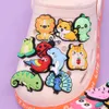 Großhandel 100 Stücke PVC Delphin Eidechse Löwe Frosch Schuh Charms Schöne Katze Tiere Zubehör Für Kinder Armband Knopf Clog