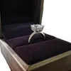 Anéis de casamento de noivado de prata esterlina 925 originais para mulheres luxo corte esmeralda 4ct diamante simulado joias de platina tamanho 517357034