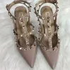 Mulheres salto alto rebites sandália verão marca de luxo apontou dois cintos sapatos de casamento 6cm 8cm 10cm nude preto vermelho brilhante couro envernizado v sandálias com saco 34-44