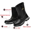ブーツ高品質の安全レザーシューズミッドカーフアンチスマッシュアンチパンクのワークスチールトーカップウィンター防水L230830