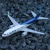 Самолеты Modle 1/400 Шкала Chile Lan Lanam Airlines Airlines Модель модели авиационной дикал -дикаст миниатюрные самолеты для детей для детей. Подарок на день рождения мальчики 230830