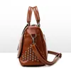 Kvällspåsar Fashion Oil Wax Leather Tassel Women's Messenger Handbag Rivet Retro Brown Pu Lady Crossbody Bag 2023