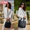 Sac à main en cuir souple à grille de diamant pour femme avec coutures de voiture simples, sac à bandoulière à une épaule, sac fourre-tout à pince en coton à la mode 230831