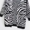 Damestruien UNIZERA 2023 zomerkleding Europese en Amerikaanse stijl Frans klein zebrapatroon Los halflang vest Lang Sl 230831