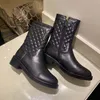 Designers de luxo meia botas meia botas preto bezerro qualidade plana rendas até sapatos zíper ajustável abertura preto botas da motocicleta 02
