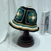 Bérets Crochet fait à la main fleur seau chapeau pour les filles tricoté couleur correspondant bassin casquette Panama casquettes hiver bonnet laine chaud