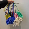 Designer -Bag -Tasche Taschen Süßigkeiten Mini Jodie Frühling Sommer Frische Farbe Damen Ein kleiner westlicher One Schulterkreuz Faltenknödelknödel Wolkenbrötchen Bives