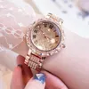 Armbandsur strass kvinnors armband klockor diamant lady quartz guld handled klocka för kvinnor