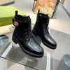 Noticias Diseñadores Botas de tobillo Botas de mujer Cabeza redonda de color Suela gruesa Botas Martin elásticas elevadas Zapatos con cordones Apertura de cremallera ajustable Botas de motocicleta 35-42