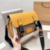 2023 Mens Messenger Bolsas de Ombro Bolsa de Designer Bolsa Crossbody Pequenas Abas Moda Cruz Corpo Couro Múltiplas Cores