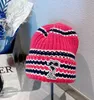 Autunno e inverno Nuovo berretto di lana a righe Tendenza della personalità Netto Rosso Vento Cappello lavorato a maglia Street Niche Beanie Cappelli All-match