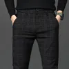 Męskie spodnie czarne kratę spodnie wiosną i jesienne moda szczupli mężczyźni szare paski spodni 2838 Pantalones Hombre 230830