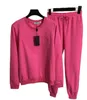 Kvinnliga spårningsdräkter Två stycken sätter kvinnliga crewneck jackor byxor med bokstäver sida för lady slim jumpers woman tracksuit autunmn vår outwears womens triangel