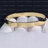 Bracciale rigido in acciaio inossidabile placcato oro 18 carati Bracciale classico di moda per donne Ragazza Matrimonio Gioielli Festa della mamma Regali per donne