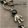 Porte-clés Longes Porte-clés Astronaute Pendentif En Cuir Porte-clés Bague Ornements Cadeaux Pour Hommes Et Femmes Accessoires De Voiture Drop Livraison Dhuhq