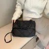 Akşam çantaları zincir crossbody kare naylon flep bayanlar omuz moda kapitone tüm maç kış büyük kapasite kızlar için büyük kapasite 230831