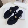 Kvinnor tofflor designer platt sandaler gelé glider klassisk strand flip flops mode metall dekoration tryck ensam sko vattentät toppkvalitet