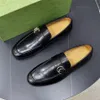 Erkekler Tasarımcı Lüks Elbise Ayakkabı Loafers Toe Toe Toe Katı Slip-On El Yapımı Düğün Boyut 38-46