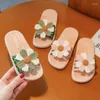 Zapatilla Kruleepo moda flor zapatos de PVC para niños niñas niños bebé hogar interior baño tacones planos sandalias de suela suave mulas