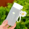 Vattenflaskor Small Daisy Plastic Cup Creative Man and Female Student Gift Anti Falling Outdoor Trend Forest Direct Sales 480 ml