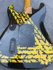 Guitarra elétrica corpo sólido cor preta com impressão amarela gráfico escala de cor amarelada e peças cromadas de pescoço duplo rock tremolo SH captadores um pote